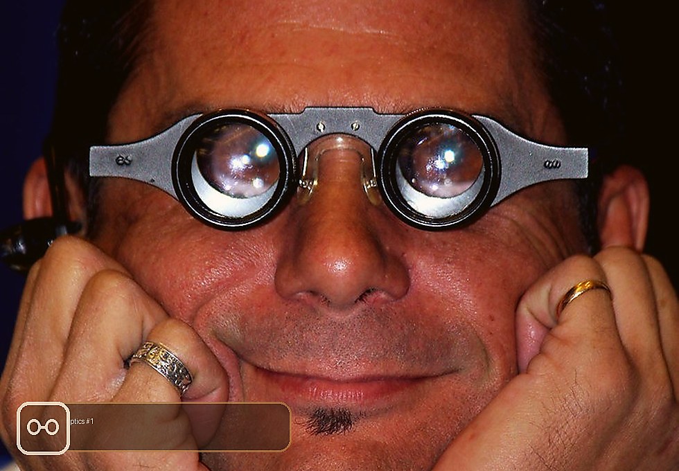 Oakbarrel Field Glass Store hero binocular product photo